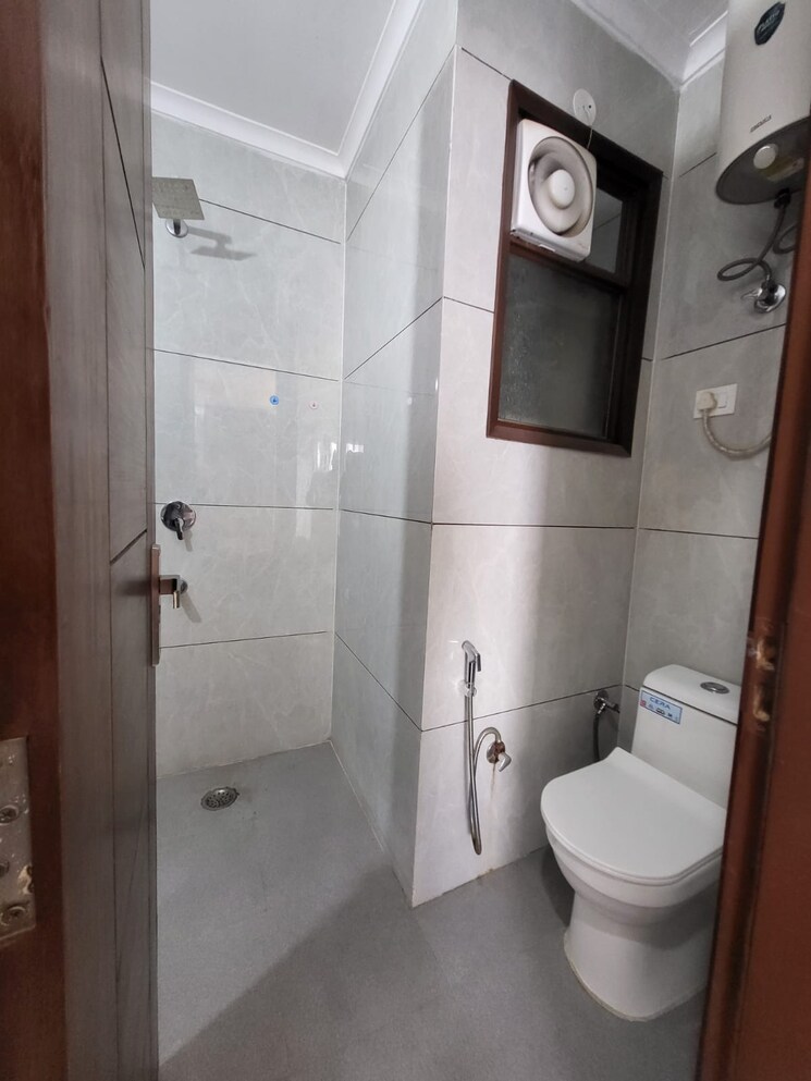 Bathroom, saket 4 Bedroom 1980 Sq.Ft. Apartment In Saket Delhi 8944913