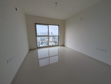 Room in 3 BHK Apartment at Runwal Nirvana, Parel – for Rent