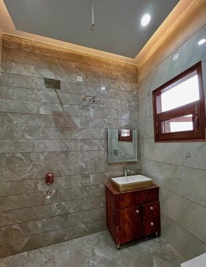 Furnished Amenities in 3.5 BHK Builder Floor at Sector 30 – for Sale