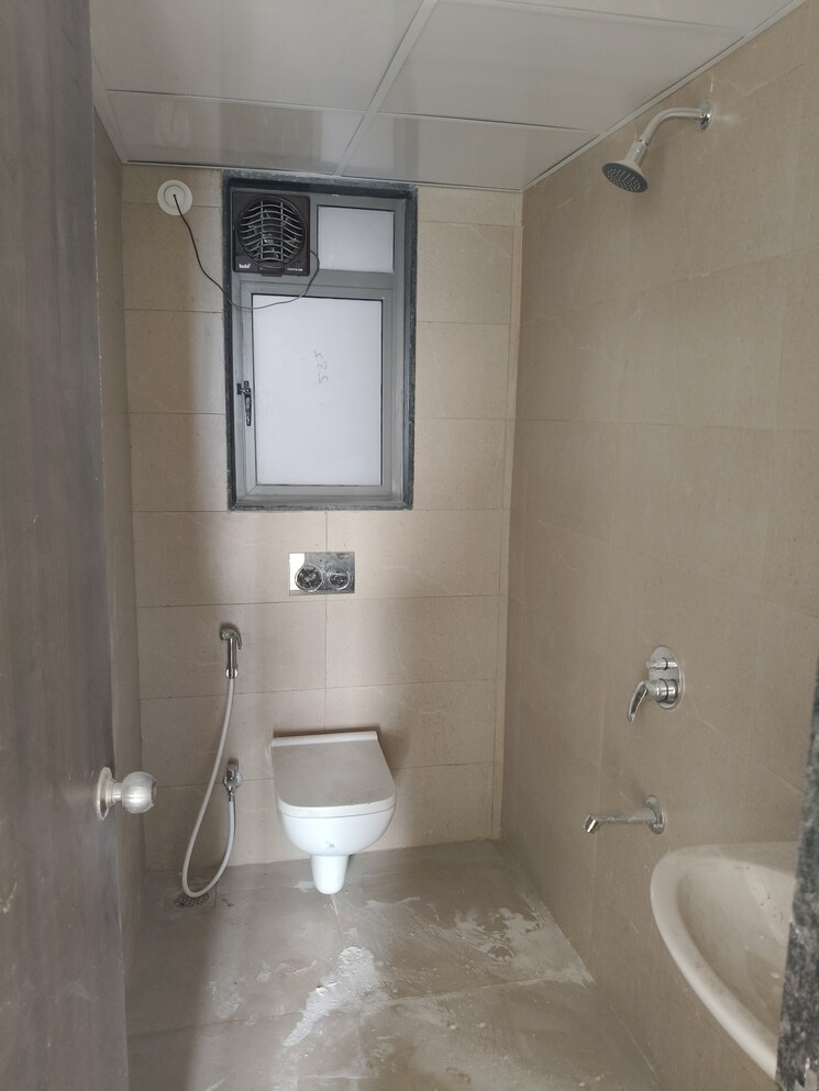 Bathroom, runwal-eirene 2 Bedroom 568 Sq.Ft. Apartment In Balkum Pada Thane 8944984