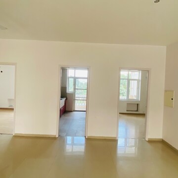 Room in 3 BHK Builder Floor at DLF Hyde Park, Mullanpur – for Rent