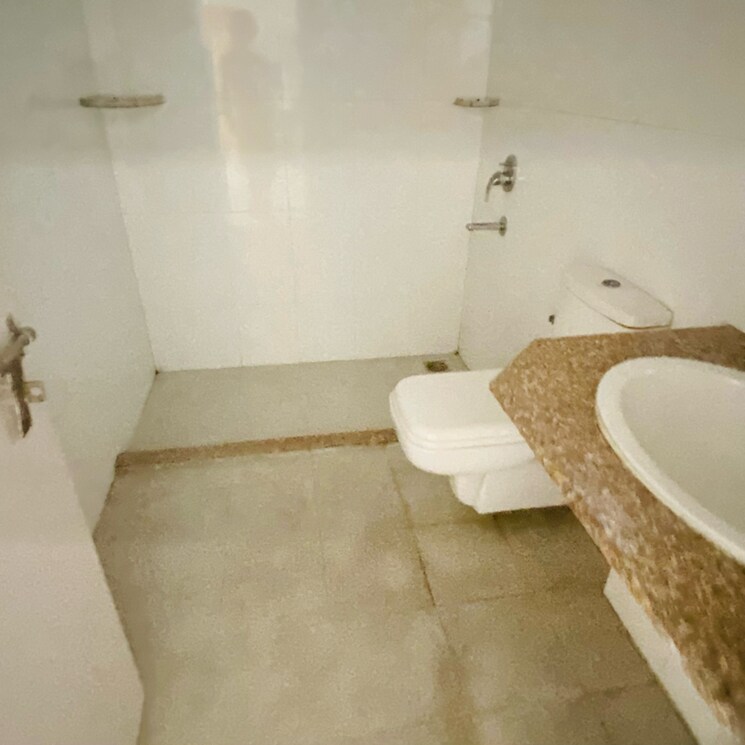 Bathroom, dlf-hyde-park 3 Bedroom 1880 Sq.Ft. Builder Floor In Mullanpur Chandigarh 8944994