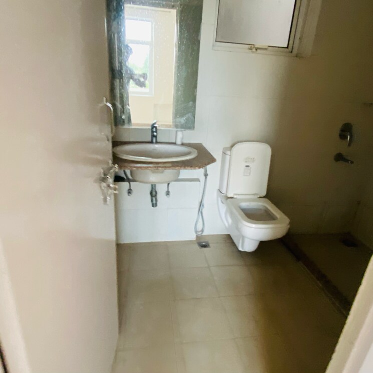 Bathroom, dlf-hyde-park 3 Bedroom 1880 Sq.Ft. Builder Floor In Mullanpur Chandigarh 8944994