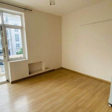 Room in 3 BHK Builder Floor at DLF Hyde Park, Mullanpur – for Rent