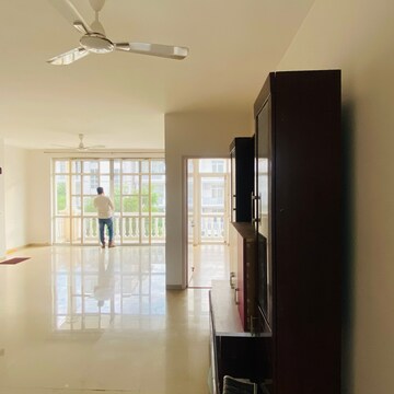 Room in 3 BHK Builder Floor at DLF Hyde Park, Mullanpur – for Rent