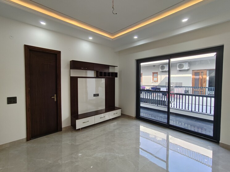 Room, sector 50 3 Bedroom 1800 Sq.Ft. Apartment In Sector 50 Chandigarh 8945007