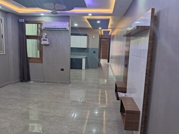 Building Lobby in 3 BHK Builder Floor at Malviya Nagar – for Rent
