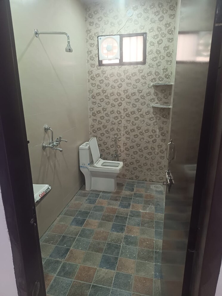 Bathroom, rajendra park 3.5 Bedroom 1350 Sq.Ft. Independent House In Rajendra Park Gurgaon 8945041