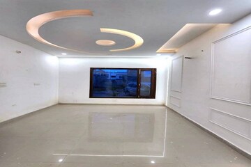 Room in 3 BHK Apartment at Sector 20 – for Rent