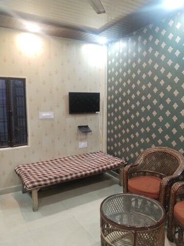 Living Room in 1.5 BHK Builder Floor at Vikash Khand – for Rent
