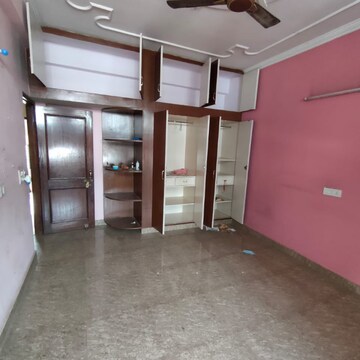 Room in 2 BHK Builder Floor at Palam Vihar – for Rent