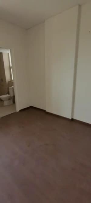 Room in 3 BHK Apartment at Imperia Esfera, Sector 37c – for Sale