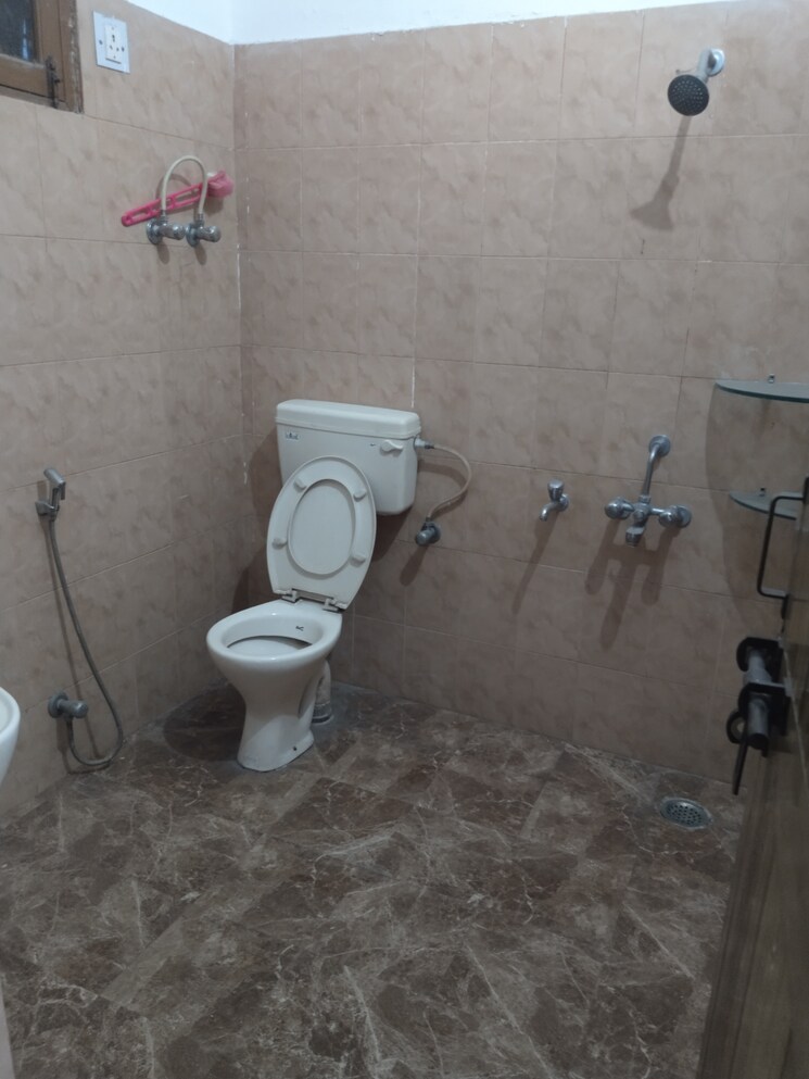 Bathroom, vipul khand 1 RK 400 Sq.Ft. Builder Floor In Vipul Khand Lucknow 8945097