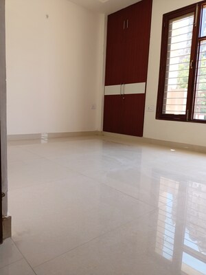 Room in 3 BHK Builder Floor at RPS Palm Drive, Sector 88 – for Sale