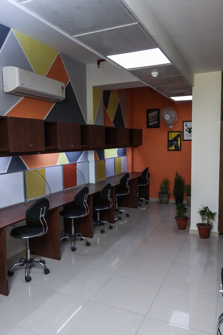 Team Area, bhutani-experience Commercial Office Space 1160 Sq.Ft. In Sector 32 Noida 8945116
