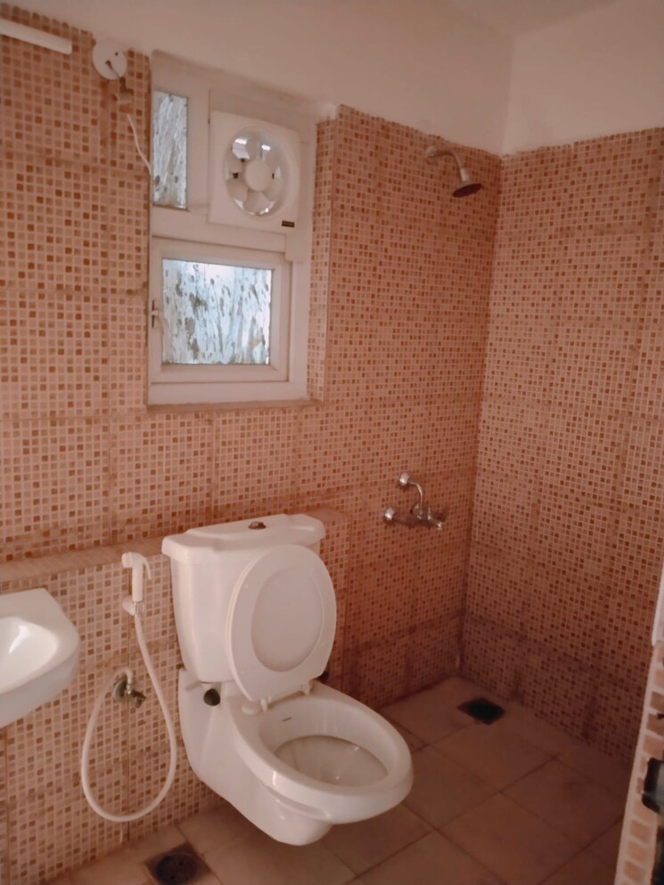 Bathroom, 3c-lotus-zing 2 Bedroom 1200 Sq.Ft. Apartment In Sector 168 Noida 8945131
