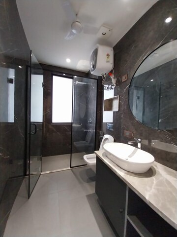 Master Bedroom in 3 BHK Builder Floor at DLF Building 10, Dlf Phase ii – for Sale