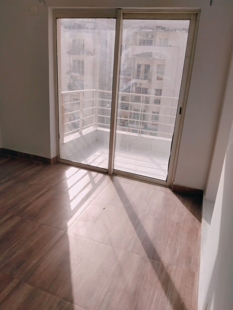 Room, paras-seasons 2 Bedroom 795 Sq.Ft. Apartment In Sector 168 Noida 8945150