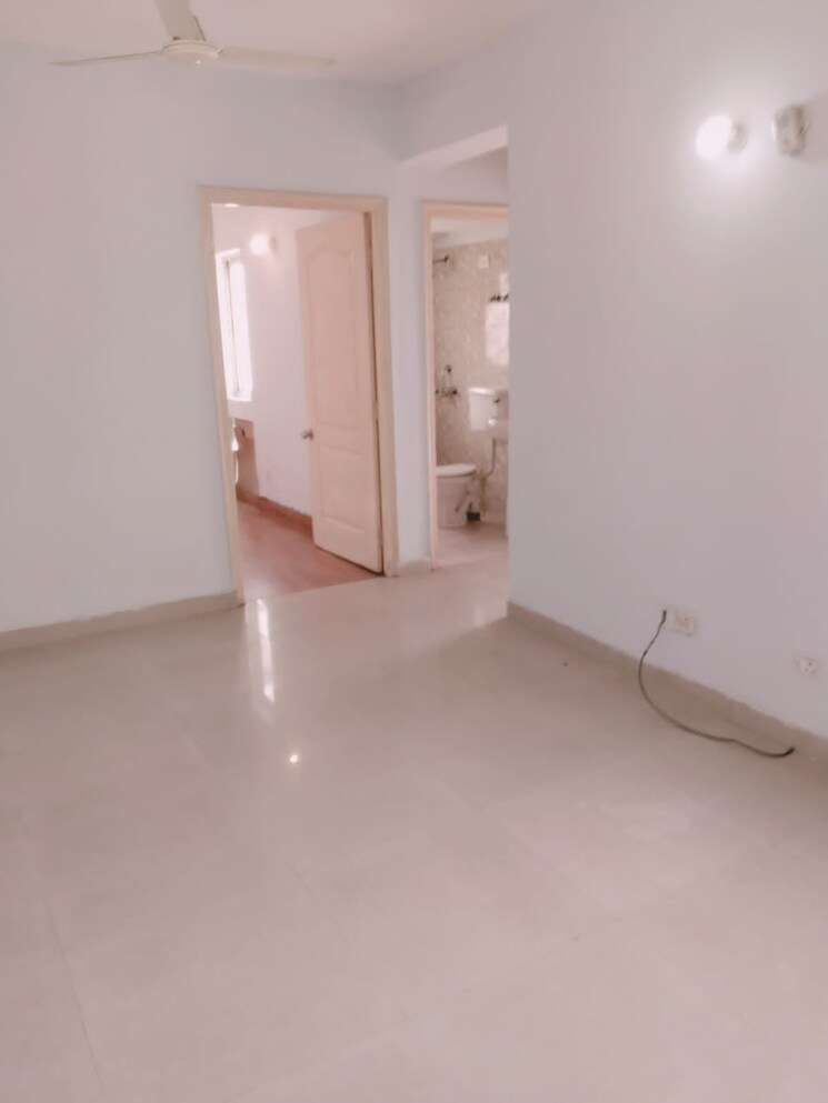 Room, paras-seasons 2 Bedroom 795 Sq.Ft. Apartment In Sector 168 Noida 8945150