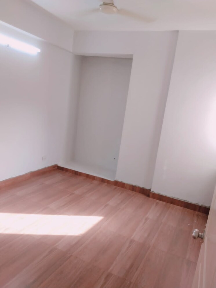 Room, paras-seasons 2 Bedroom 795 Sq.Ft. Apartment In Sector 168 Noida 8945150