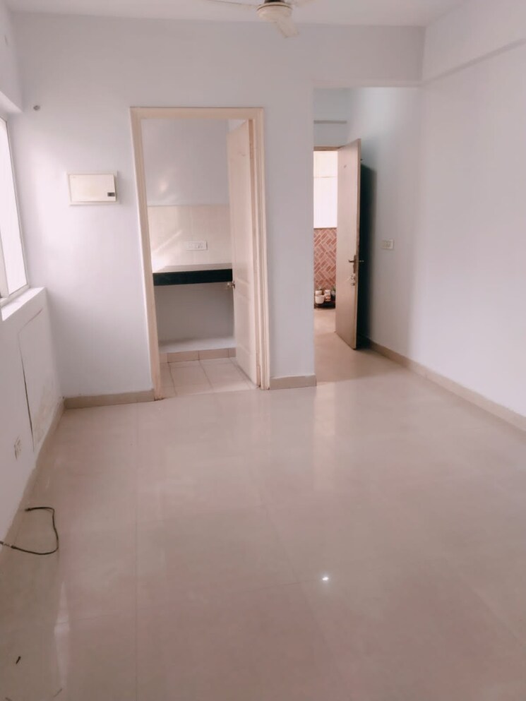 Room, paras-seasons 2 Bedroom 795 Sq.Ft. Apartment In Sector 168 Noida 8945150