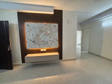 Room in 3 BHK Apartment at Signature Global Prime, Sector 63a – for Rent