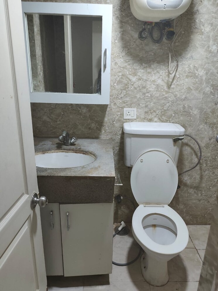 Bathroom, paras-seasons 2 Bedroom 795 Sq.Ft. Apartment In Sector 168 Noida 8945173
