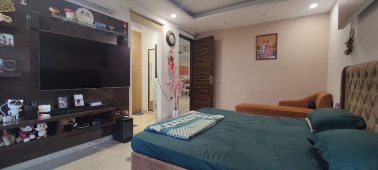 Bedroom, sushant lok i 4 Bedroom 300 Sq.Yd. Builder Floor In Sushant Lok I Gurgaon 8945162
