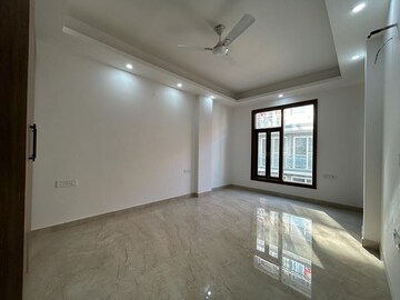 Room in 4 BHK Apartment at Saket – for Rent