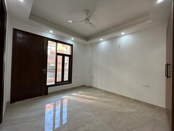 Room in 4 BHK Apartment at Saket – for Rent