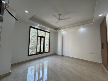 Room in 4 BHK Apartment at Saket – for Rent
