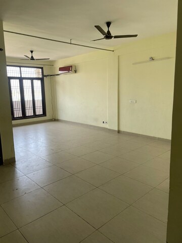 Room in 2 BHK Independent House at Wave Prime Floors, Wave City – for Rent