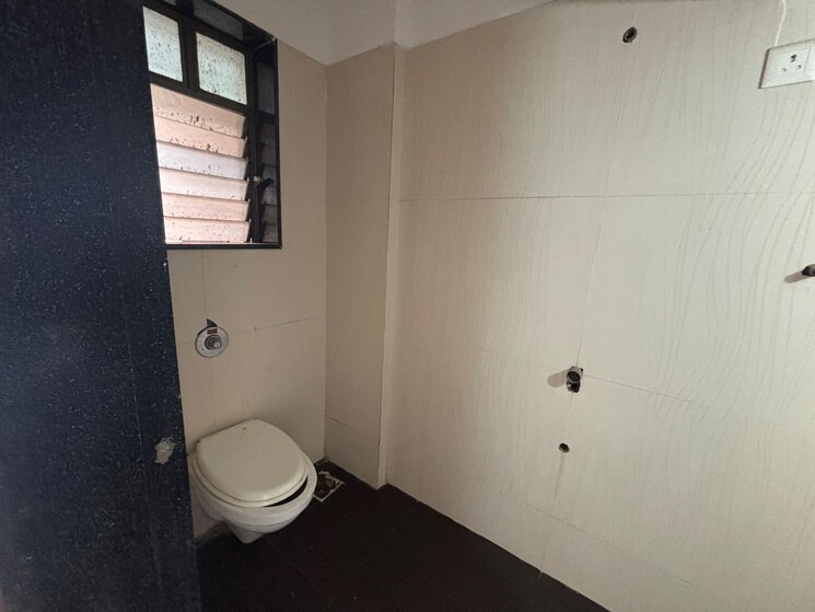 Attached Bathroom, kandivali east 1.5 Bedroom 550 Sq.Ft. Apartment In Kandivali East Mumbai 8945323