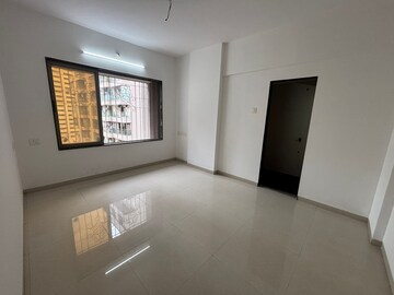 Room in 1.5 BHK Apartment at Kandivali East – for Rent