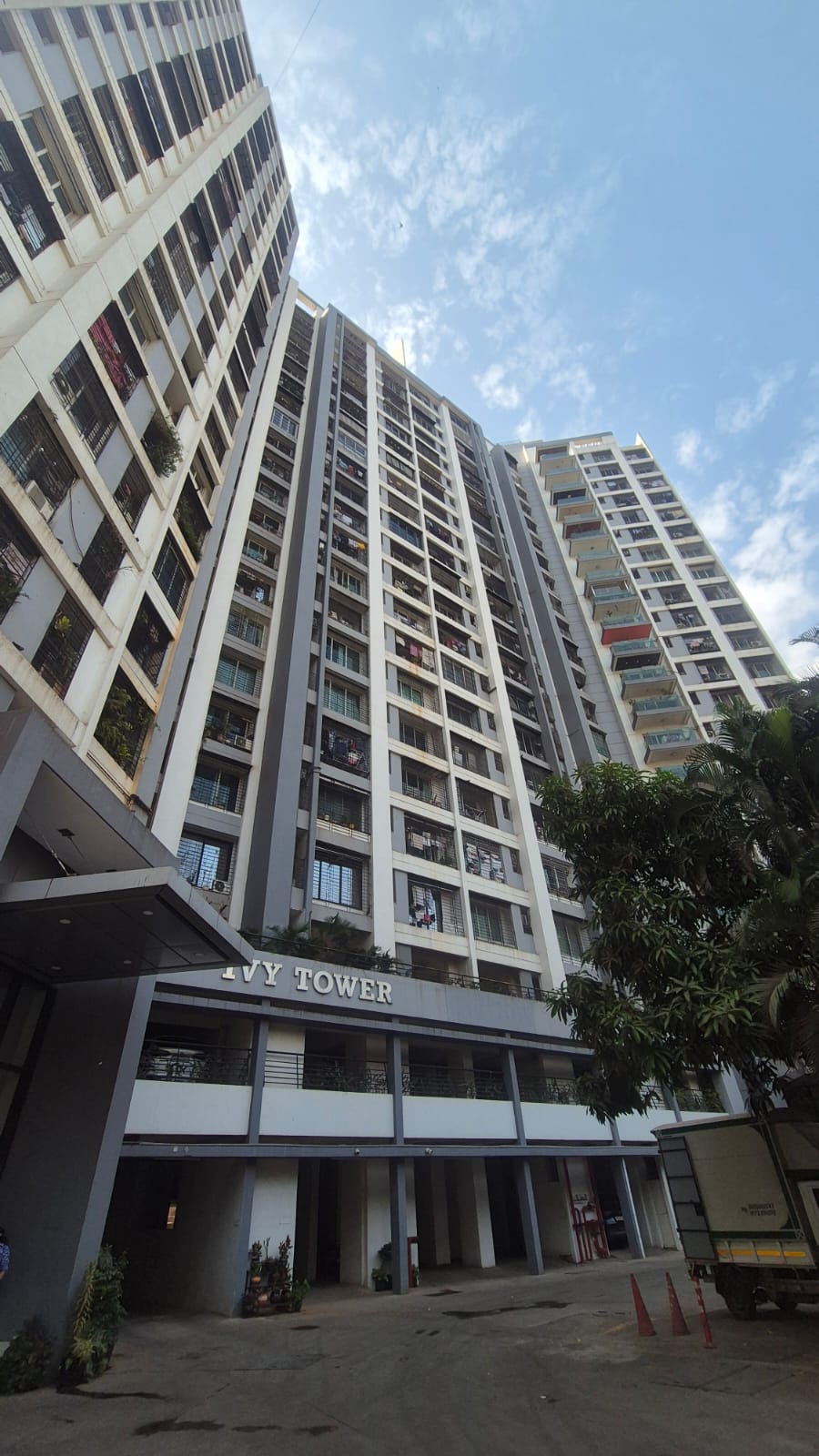 2 BHK 800 Sq.Ft. Apartment in Vasant Valley Ivy Tower