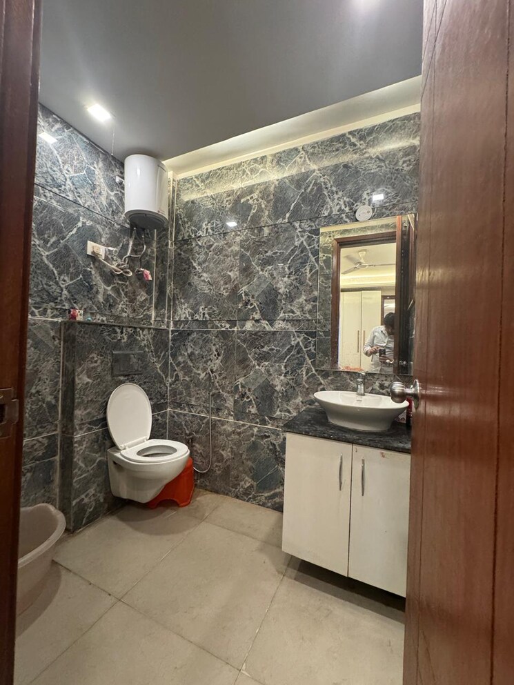 Bathroom, saket 2 Bedroom 1000 Sq.Ft. Apartment In Saket Delhi 8945254