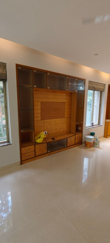 Room in 4 BHK Apartment at Bhosale Nagar – for Rent