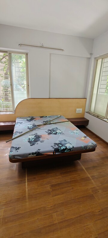 Bedroom in 4 BHK Apartment at Bhosale Nagar – for Rent