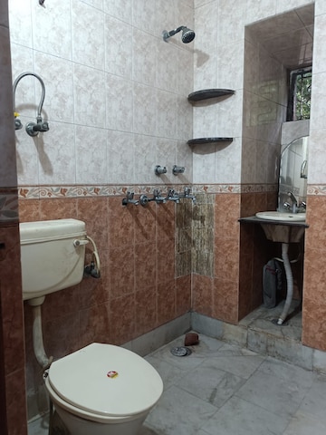 Bathroom in 3 BHK Builder Floor at Rohini Sector 9 – for Rent