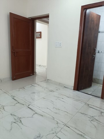 Room in 3 BHK Builder Floor at Rohini Sector 9 – for Rent