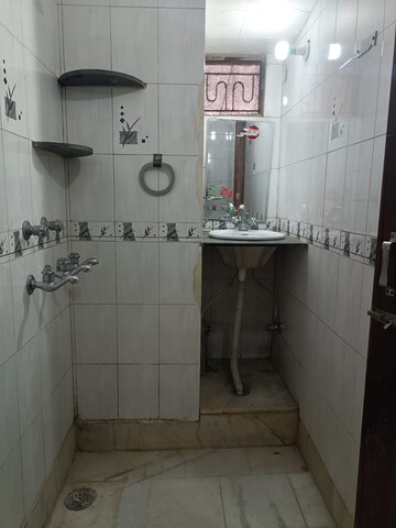 Bathroom in 3 BHK Builder Floor at Rohini Sector 9 – for Rent