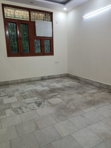 Room in 3 BHK Builder Floor at Rohini Sector 9 – for Rent