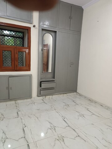 Room in 3 BHK Builder Floor at Rohini Sector 9 – for Rent