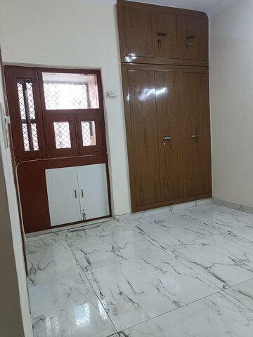 Room in 3 BHK Builder Floor at Rohini Sector 9 – for Rent