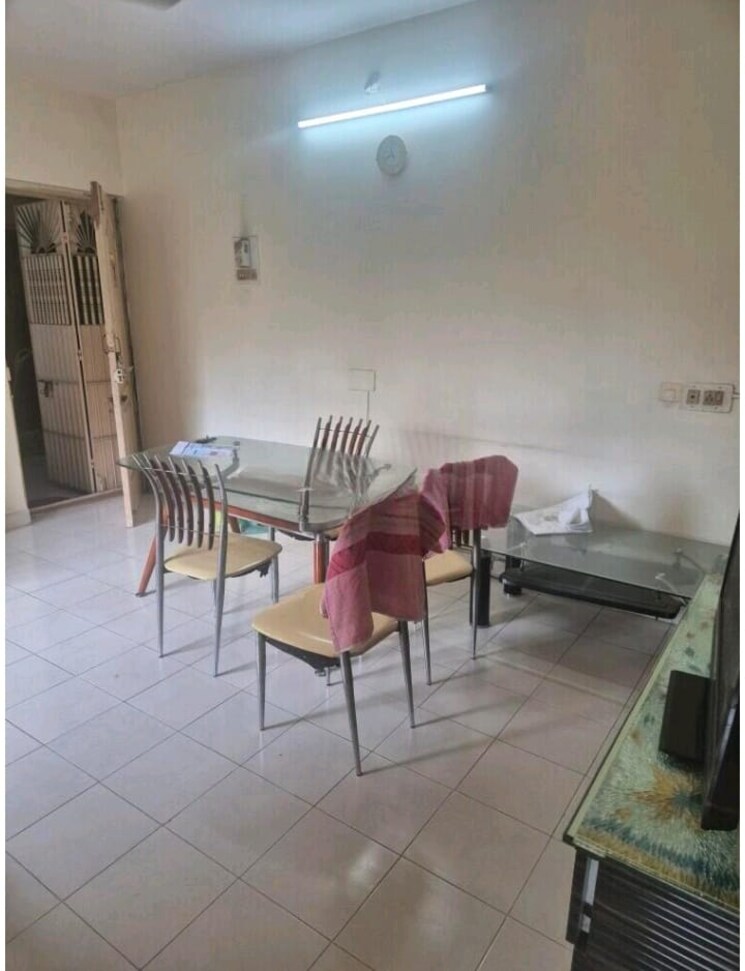 Living Room, vijay-park-building-no-18-to-21-chs-ltd 1 Bedroom 500 Sq.Ft. Apartment In Kasarvadavali Thane 8945262