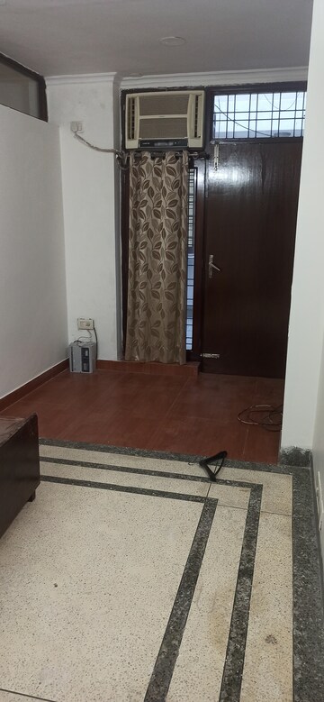 Furnished Amenities in 3 BHK Builder Floor at Ansal Sushant Lok I, Sector 43 – for Rent