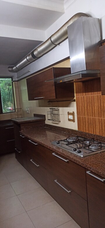 Furnished Amenities in 3 BHK Builder Floor at Ansal Sushant Lok I, Sector 43 – for Rent