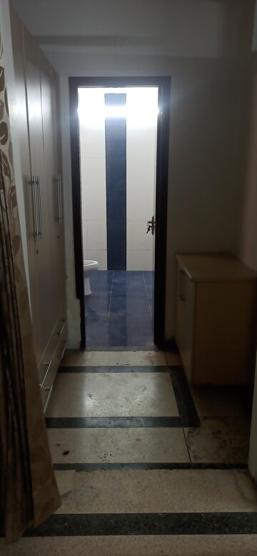 Furnished Amenities in 3 BHK Builder Floor at Ansal Sushant Lok I, Sector 43 – for Rent
