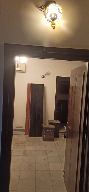 Furnished Amenities in 3 BHK Builder Floor at Ansal Sushant Lok I, Sector 43 – for Rent