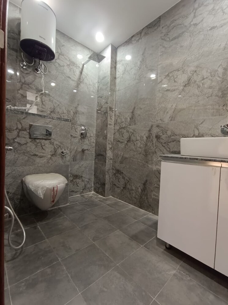 Bathroom, saket 3 Bedroom 1580 Sq.Ft. Apartment In Saket Delhi 8945289